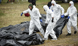 Ukraina pradėjo kasinėti masinę kapavietę Bučoje