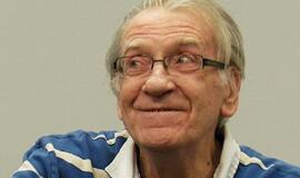 Davidas Warneris mirė