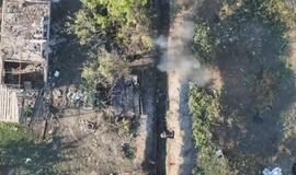 Rusų okupantas pradėjo šokti apkasuose