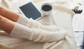 Kodėl nereikėtų miegoti su kojinėmis