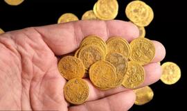 Archeologai Izraelyje rado VII a. auksinių monetų