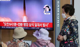 Šiaurės Korėja tęsia raketų bandymus.