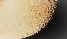 NASA išplatino Mėnulio nuotraukas, darytas iš labai arti