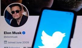 Elonas Muskas nori įvesti mokamą įžymybių žinučių funkciją "Twitter"