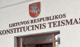 Pusšimtis Seimo narių bando gelbėti „čekiukų“ bylose įklimpusius politikus – kreipėsi į KT