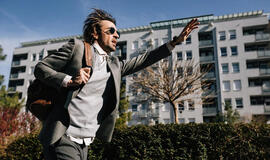 Ką apie žmogų sako įprotis atvykti anksčiau? Punktualumo kita pusė