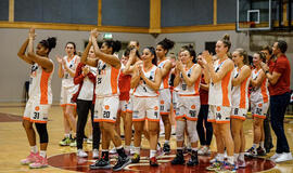 LCC tarptautinio universiteto moterų krepšinio komanda