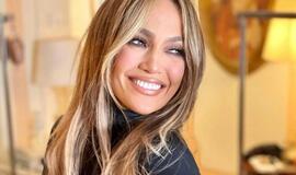 Jennifer Lopez su nėriniuotu apatiniu trikotažu išvedė gerbėjus iš proto