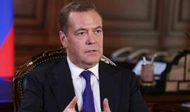 Medvedevas vėl suabejojo Lenkijos teise egzistuoti