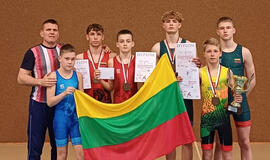 KLAIPĖDOS KOMANDA. Mūsų jaunieji imtynininkai tarptautiniame turnyre apgynė mūsų šalies vėliavos spalvas. Asmeninio archyvo nuotr.