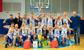 ČEMPIONAI. Štai ši komanda - Lietuvos moksleivių krepšinio lygos U-13 čempionė. Gaivilės KILINSKAITĖS nuotr.