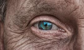 Akyje esantis stiklakūnio skystis gali padėti nustatyti Alzheimerio ligą.
