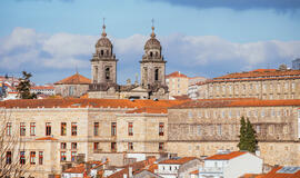 Vietinė miesto valdžia nori įvesti nakvynės mokestį Santiago de Compostela mieste.