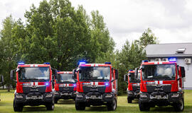 Ugniagesiams perduota 20 naujų cisterninių automobilių: vieno vertė – per 200 tūkst. eurų