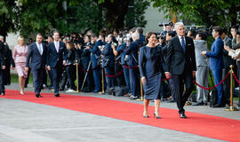 AKIMIRKA iš oficialaus priėmimo NATO valstybių vadovams prezidentūroje. ELTA / Andriaus UFARTO nuotr.