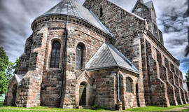 Ruošiamasi tvarkyti Salako bažnyčios vitražus