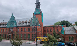 PAŠTAS. Šią savaitę Klaipėdos senojo pašto pastato fasadas apdengtas apsauginiu statybiniu tinklu. Skaitytojo nuotr.