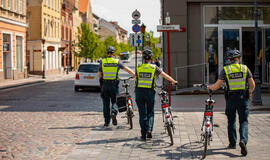 Policininkai su dviračiais