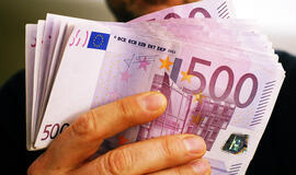Apsimetę policijos ir banko darbuotojais, sukčiai iš sostinės gyventojos išviliojo beveik 5 tūkst. eurų