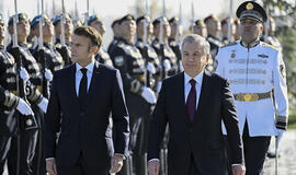 Emmanuelis Macronas lankėsi Uzbekistane