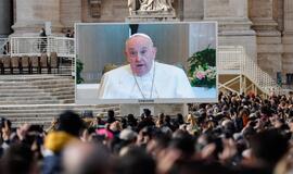 Popiežius sveikina sprendimą sudaryti paliaubas Artimuosiuose Rytuose ir paleisti įkaitus