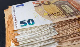 Sukčiai iš moters išviliojo beveik 10 tūkst. eurų