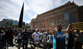 Argentiniečiai protestuoja prieš naujojo prezidento ekonomines reformas