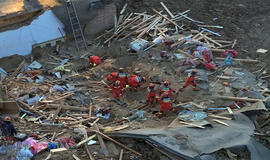 Kinijos šiaurės vakaruose per žemės drebėjimą žuvo mažiausiai 116 žmonių