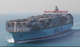 Dėl padidėjusios atakų grėsmės laivybą Raudonojoje jūroje sustabdė Danijos milžinas „Maersk“ ir kitos didžiausios pasaulio laivybos kompanijos