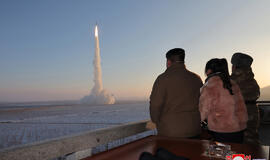 Po galingiausios balistinės raketos paleidimo Šiaurės Korėjos vadovas perspėjo JAV. EPA-ELTA nuotr.