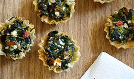 Mini graikiški špinatų pyragėliai