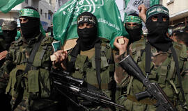 NYT: Izraelis „apginklavo“ „Hamas“