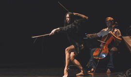 AKIMIRKA iš Šeiko šokio teatro spektaklio „Metų laikai“. Eglės SABALIAUSKAITĖS nuotr.