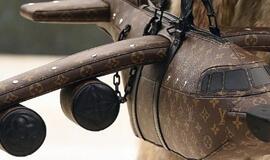 Louis Vuitton lėktuvo formos rankinė