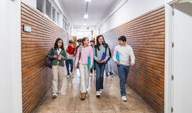 Mokyklose uždrausti mobilieji: mokiniai pagaliau bendrauja tarpusavyje