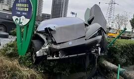 BYD Yangwang U9 nuvažiavo nuo kelio