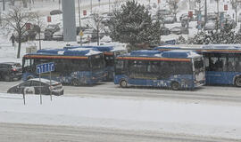Autobusai, sniegas, žiema