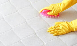 Kaip lengvai nuvalyti dėmes nuo čiužinio