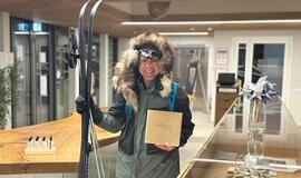 Šis drąsus žmogus į Juodkrantėje vykusį knygos pristatymą atvyko slidėmis