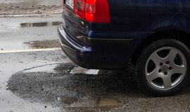 Duobės, automobilis