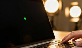 Ekrane ką tik pasirodė žalias taškas – štai ką jis iš tikrųjų reiškia