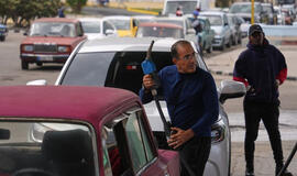 Rusija ketina teikti Kubai „humanitarinę pagalbą“ nafta