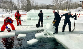 Ledo pjovimas užšalusiuose vandens telkiniuose
