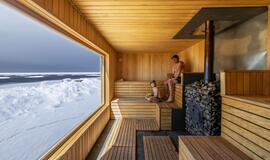 Pirtis prie užšalusios jūros