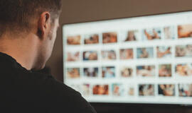 Kodėl žmonės žiūri pornografiją