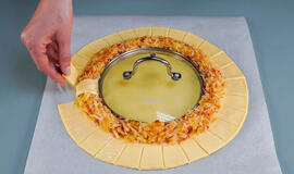 „Rojaus žiedas“ su obuoliais – skaniau už bet kokias bandeles