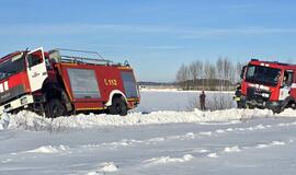 Ugniagesiai užklimpo pusnyse