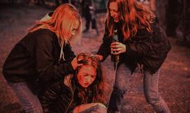 Smurtaujančios merginos