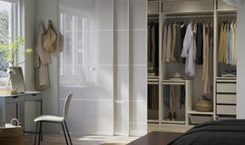 Stumdomųjų durų derinys SKYTTA ir spintos derinys PAX