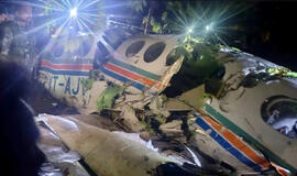 Indijoje sudužus medikų lėktuvui žuvo septyni žmonės